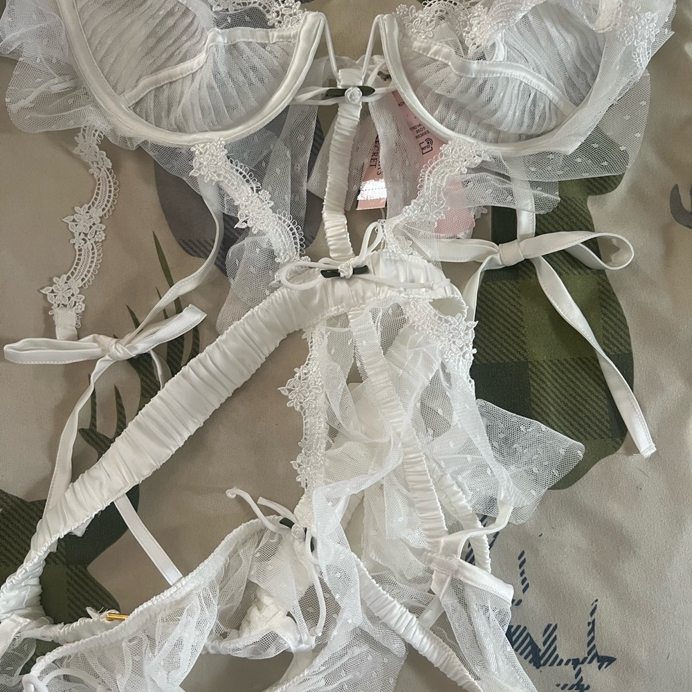 Elegant White Lace Lingerie Set